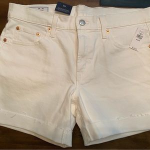 Mid rise GAP shorts